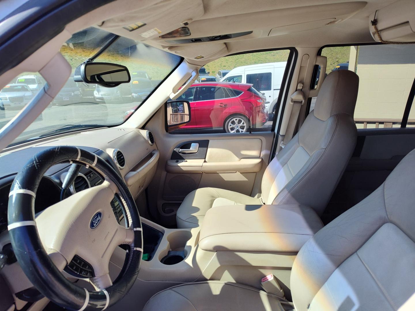 2003 White Ford Expedition Eddie Bauer 4WD (1FMPU18LX3L) with an 5.4L V8 SOHC 16V engine, 4-Speed Automatic Overdrive transmission, located at 5700 Curlew Drive, Norfolk, VA, 23502, (757) 455-6330, 36.841885, -76.209412 - Photo#7